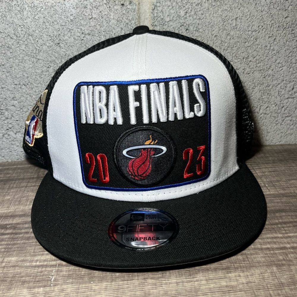 Men's New Era Miami Heat 2023 NBA Finals  Locker Room‎ SnapBack Trucker Hat OSFM